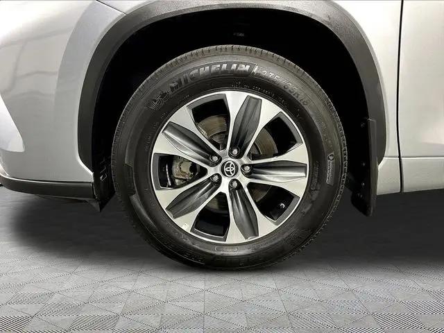 2025 Toyota Highlander XLE