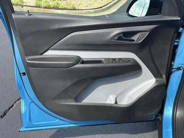 2027 Chevrolet Bolt LT FWD