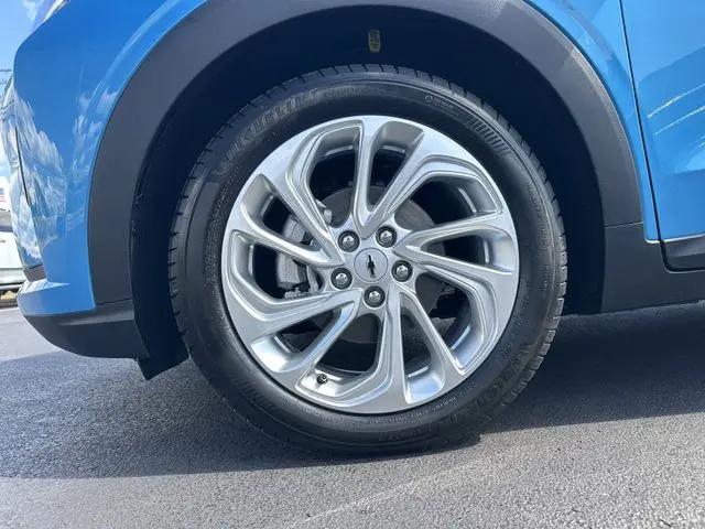 2027 Chevrolet Bolt LT FWD