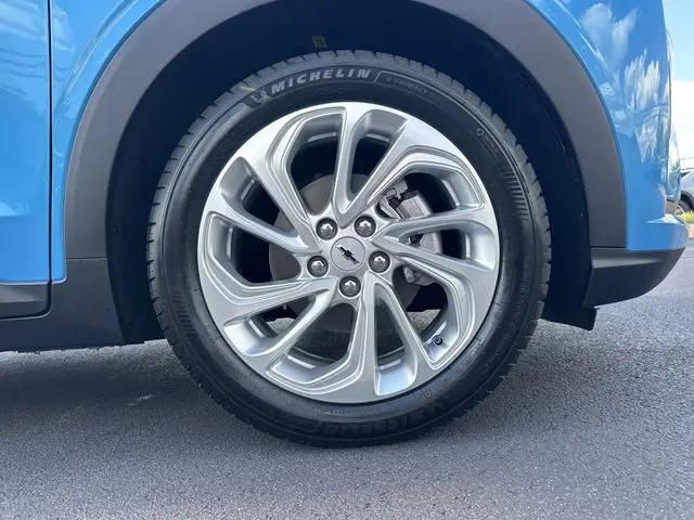 2027 Chevrolet Bolt LT FWD