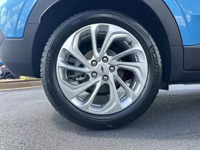 2027 Chevrolet Bolt LT FWD