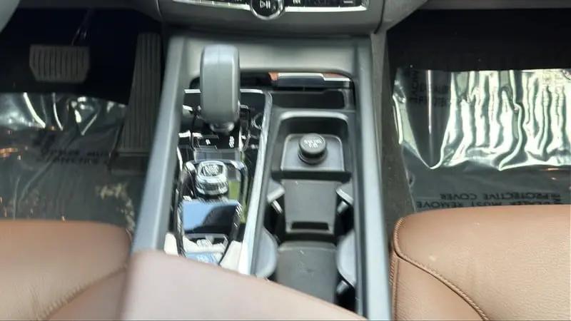2023 Volvo XC60 B5 Plus Dark Theme