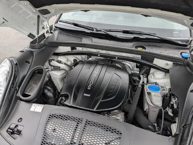 2017 Porsche Macan Macan
