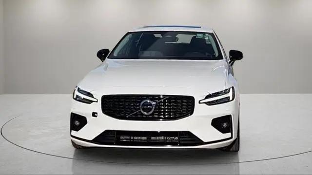 2024 Volvo S60 B5 Core Dark Theme