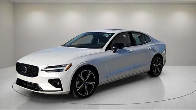 2024 Volvo S60 B5 Core Dark Theme