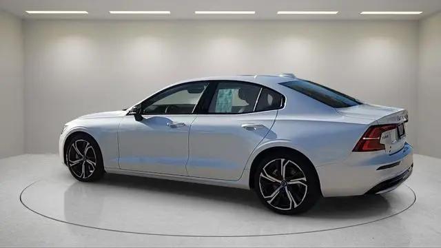 2024 Volvo S60 B5 Core Dark Theme