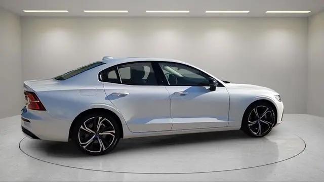 2024 Volvo S60 B5 Core Dark Theme
