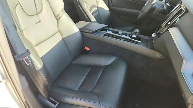 2024 Volvo S60 B5 Core Dark Theme
