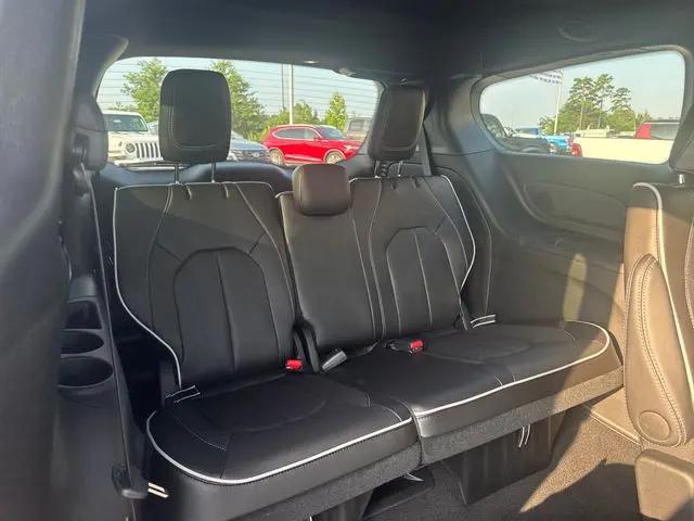2027 Chrysler Pacifica Limited