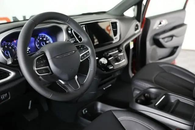 2027 Chrysler Pacifica Select AWD