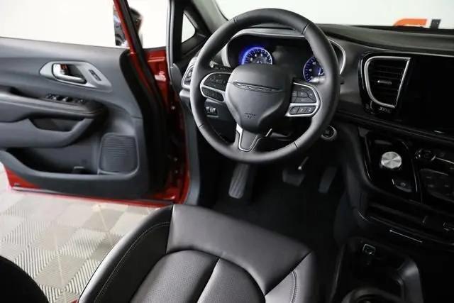 2027 Chrysler Pacifica Select AWD