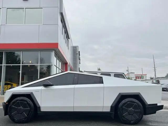 2024 Tesla Cybertruck Cyberbeast
