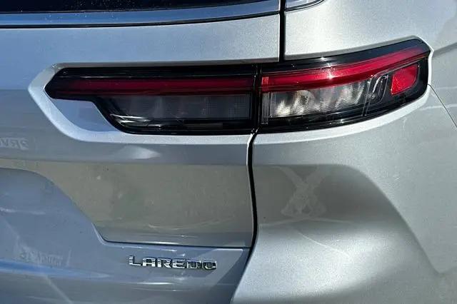 2022 Jeep Grand Cherokee L Laredo 4x4
