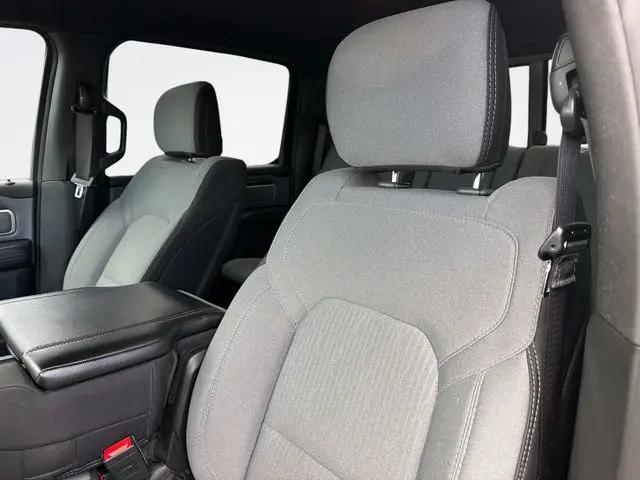 2022 Ram 1500 Big Horn Crew Cab 4x4 5'7" Box