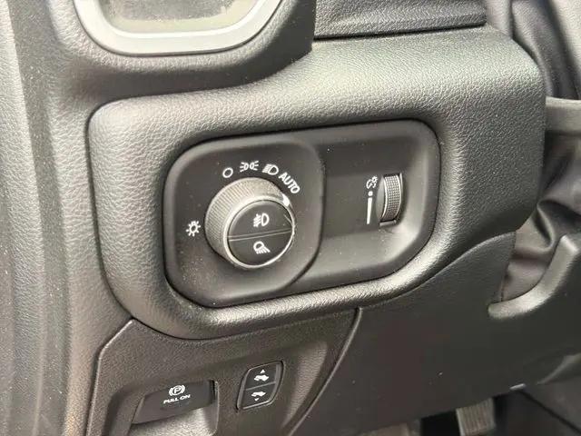 2022 Ram 1500 Big Horn Crew Cab 4x4 5'7" Box