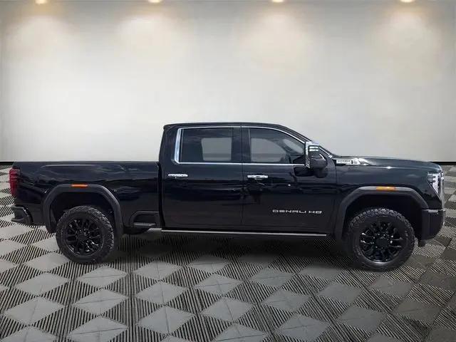 2024 GMC Sierra 2500HD 4WD Crew Cab Standard Bed Denali