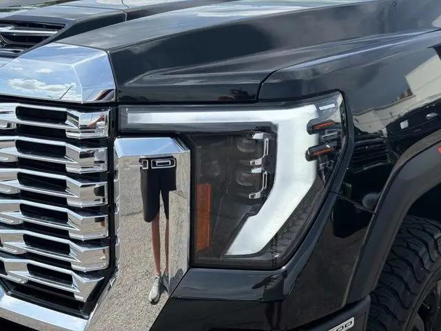 2024 GMC Sierra 2500HD 4WD Crew Cab Standard Bed Denali