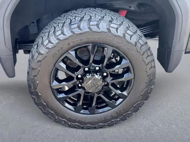 2024 GMC Sierra 2500HD 4WD Crew Cab Standard Bed Denali
