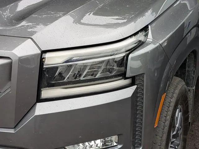2024 Nissan Frontier Crew Cab SL 4x4