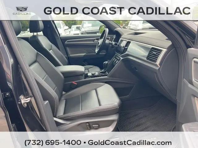 2023 Volkswagen Atlas Cross Sport 2.0T SEL R-Line Black