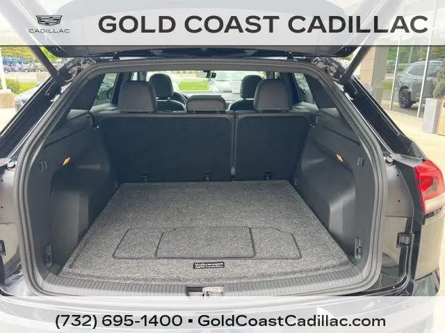 2023 Volkswagen Atlas Cross Sport 2.0T SEL R-Line Black
