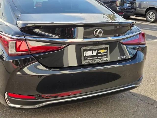 2025 Lexus ES 300h ES 300h