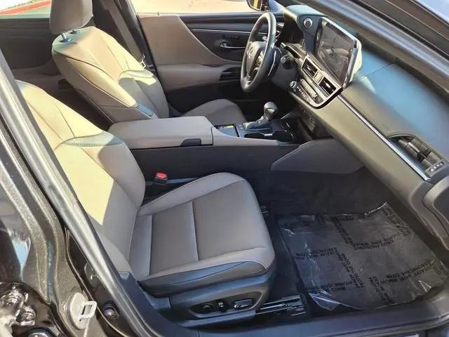 2025 Lexus ES 300h ES 300h