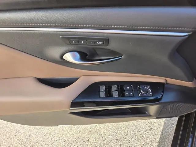 2025 Lexus ES 300h ES 300h