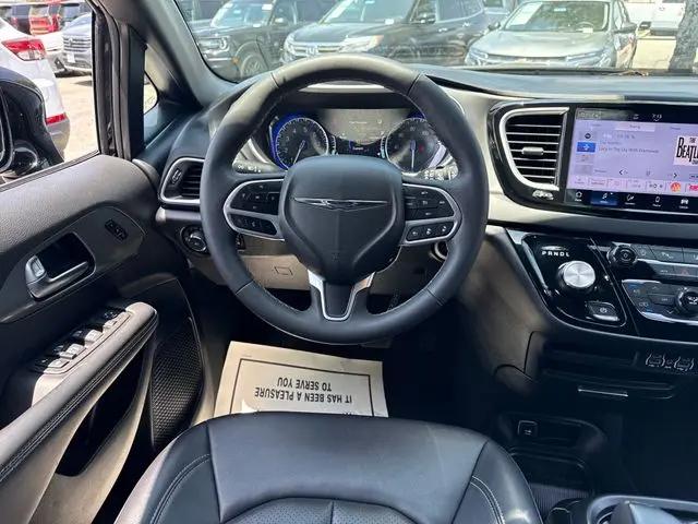 2025 Chrysler Pacifica Select