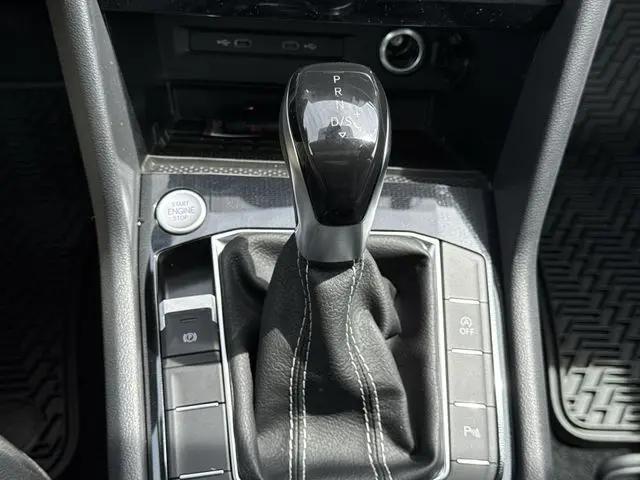 2026 Volkswagen Taos SE Black