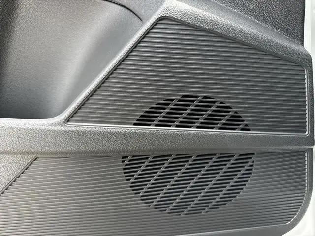 2026 Volkswagen Taos SE Black