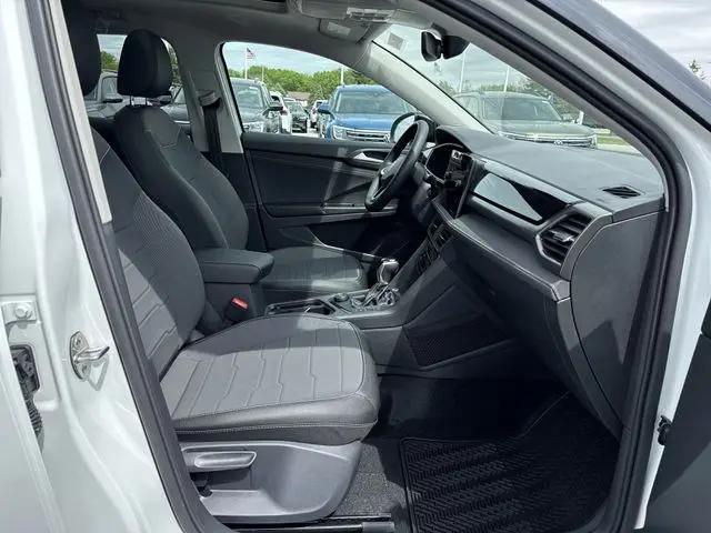 2026 Volkswagen Taos SE Black