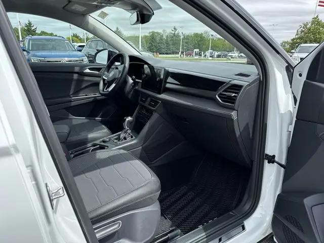2026 Volkswagen Taos SE Black