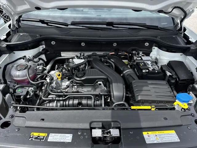 2026 Volkswagen Taos SE Black