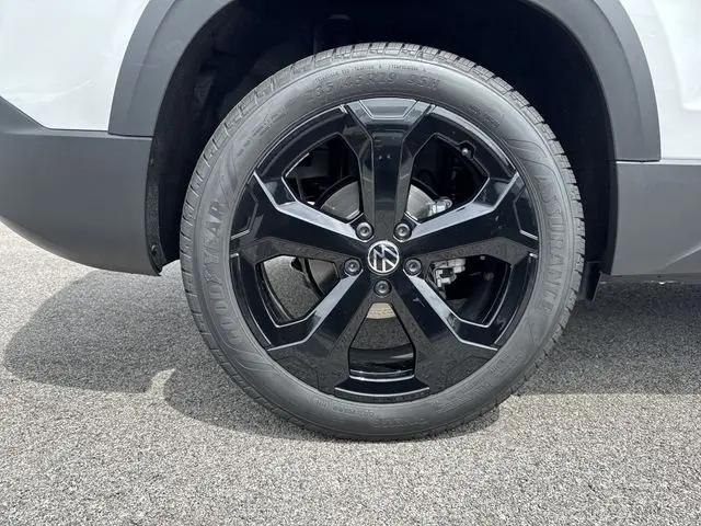 2026 Volkswagen Taos SE Black