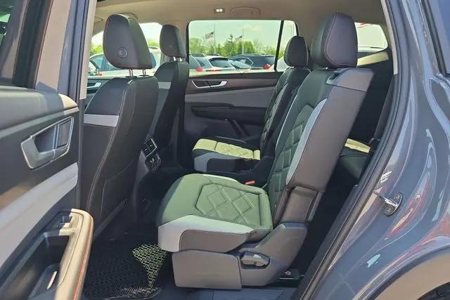 2026 Volkswagen Atlas Peak Edition