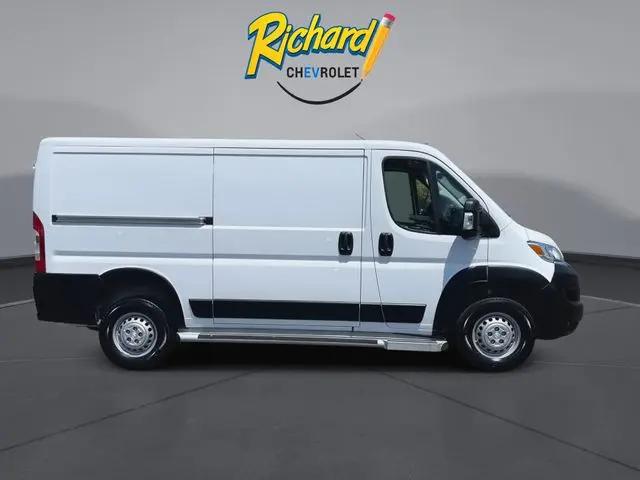 2025 Ram ProMaster 2500 Cargo Van Tradesman Low Roof 136" WB w/Pass Seat
