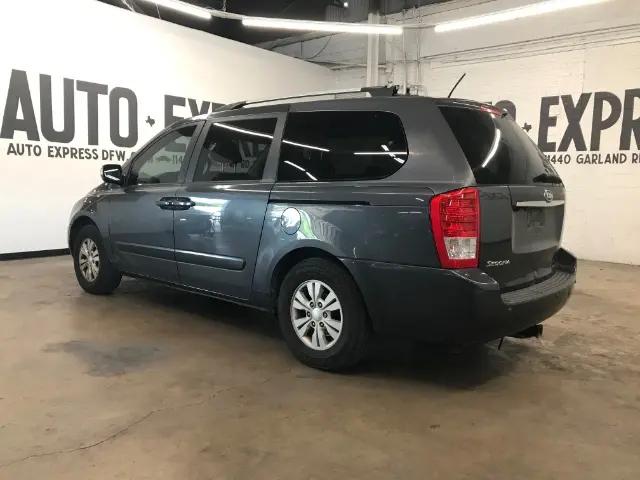 2012 Kia Sedona LX