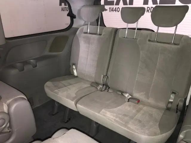 2012 Kia Sedona LX