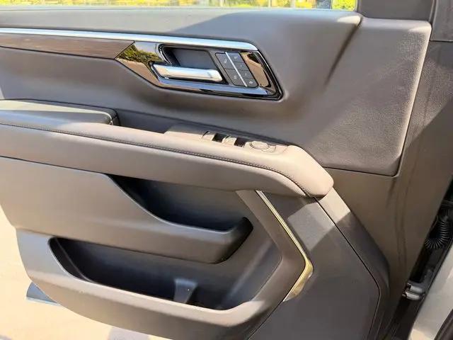 2025 Chevrolet Tahoe 4WD LT