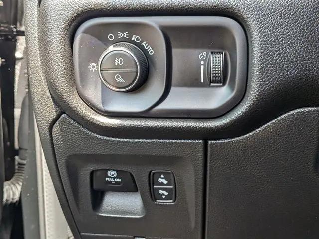 2023 Ram 1500 Big Horn Crew Cab 4x4 5'7" Box