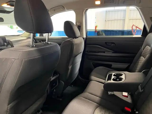 2024 Nissan Pathfinder SV FWD