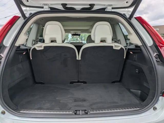 2021 Volvo XC90 T6 Momentum 7 Passenger