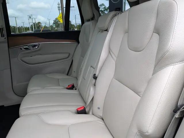 2021 Volvo XC90 T6 Momentum 7 Passenger