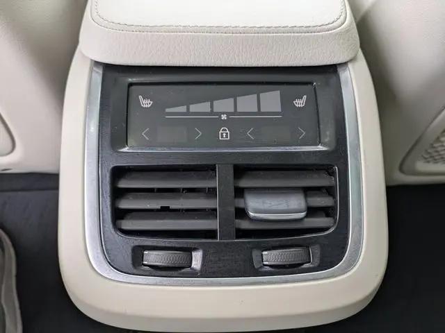 2021 Volvo XC90 T6 Momentum 7 Passenger
