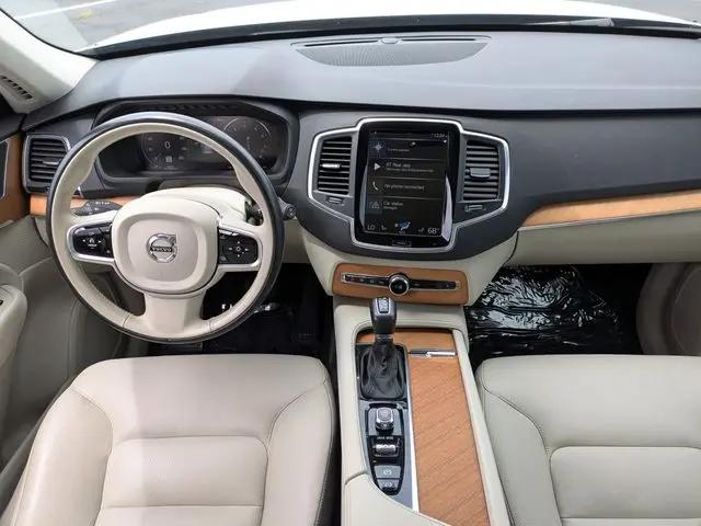 2021 Volvo XC90 T6 Momentum 7 Passenger