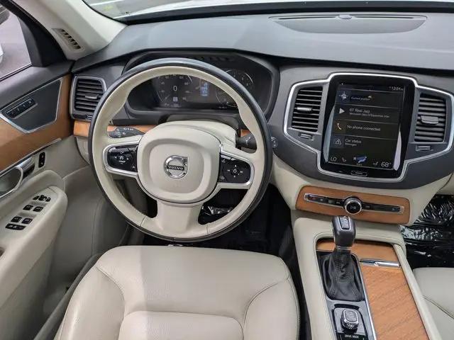 2021 Volvo XC90 T6 Momentum 7 Passenger