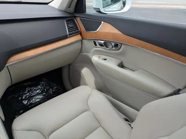 2021 Volvo XC90 T6 Momentum 7 Passenger