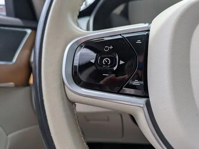 2021 Volvo XC90 T6 Momentum 7 Passenger