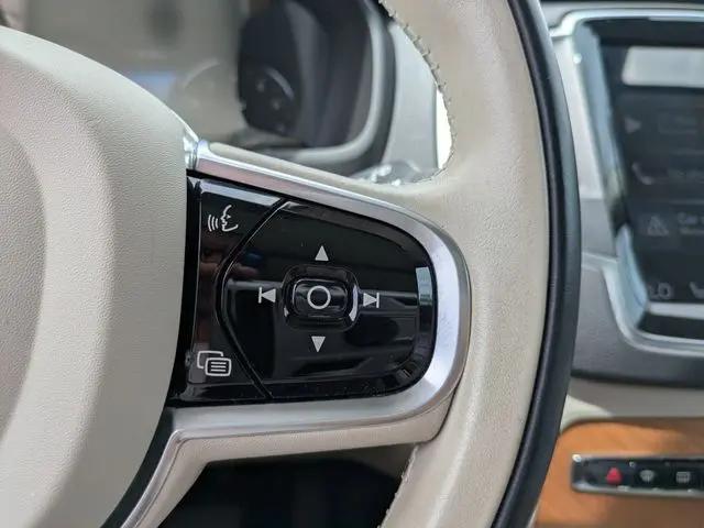 2021 Volvo XC90 T6 Momentum 7 Passenger